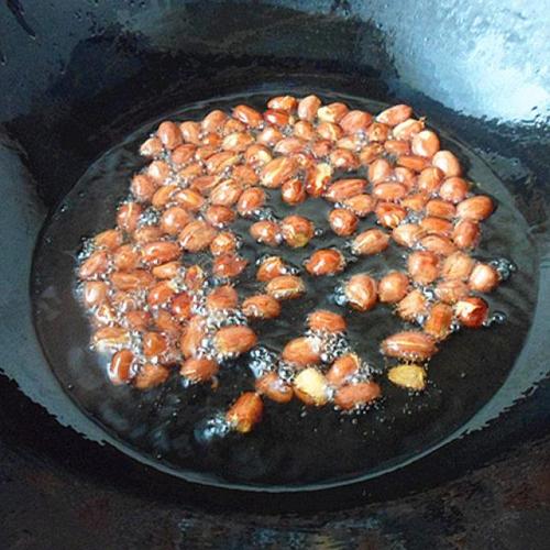 花生米拌鸡腿肉,下饭酌酒都很好