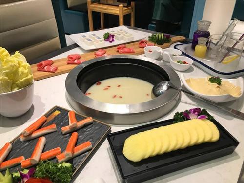 打卡必去店!68.8元抢网红火锅一米肥牛+蟹肉棒+